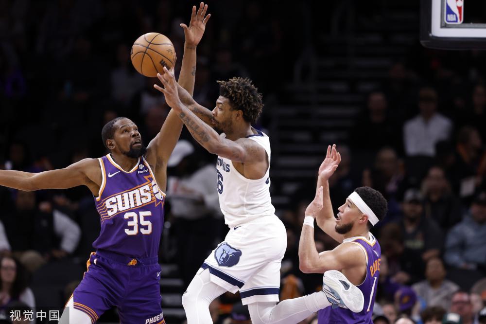 他展现出惊 他展现出惊