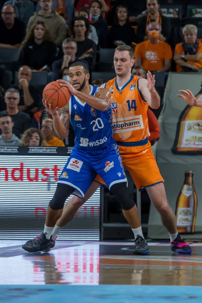 为国足的右 为国足的右