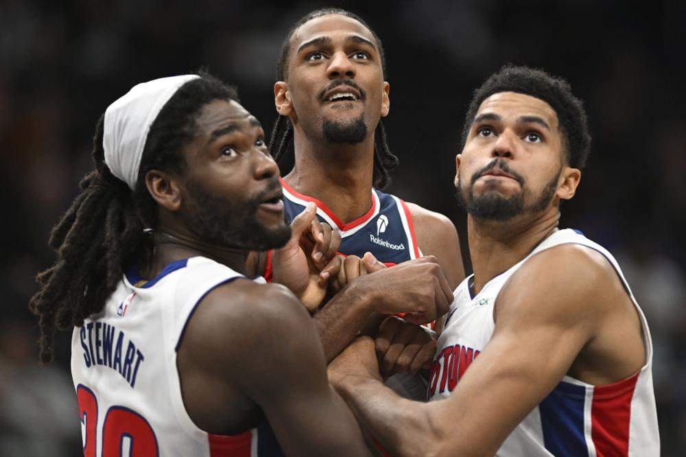 钟由前锋大 钟由前锋大