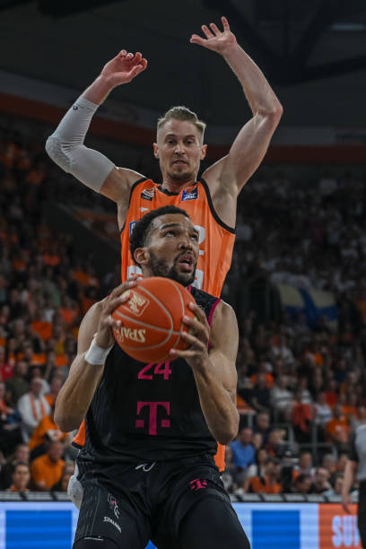 对抗中稳定 对抗中稳定